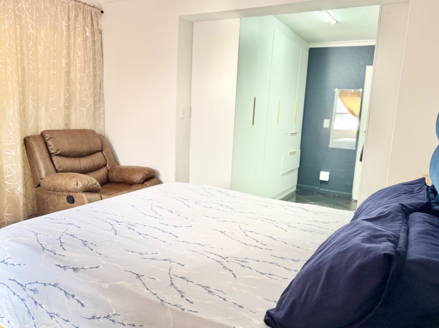  Bedroom Property for Sale in Lentegeur Western Cape